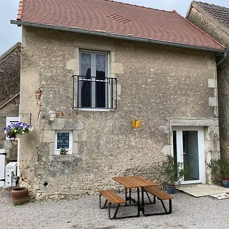 De L'ebaupin Hébergement de vacances Louchy-Montfand